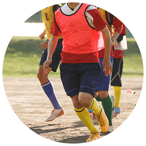 仲間と一緒にグランドで待ってるよ！