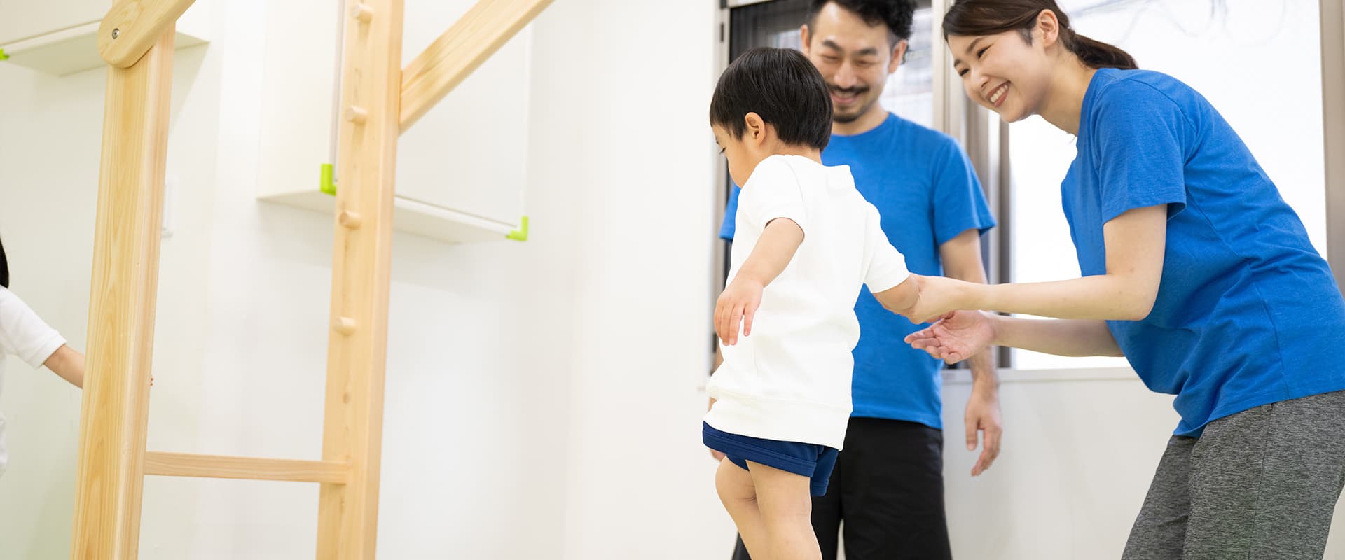 一人で立てる子を、一緒に育てる。